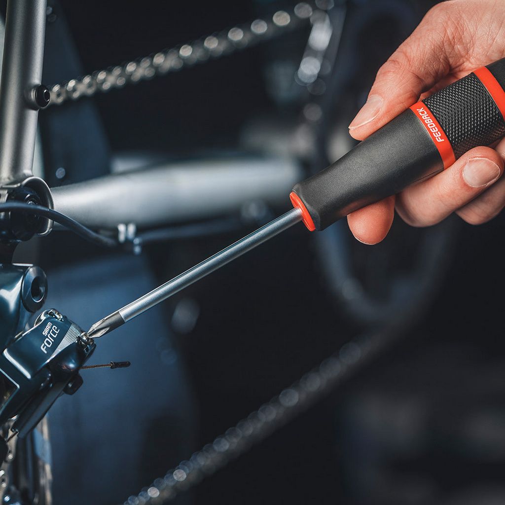 Как выбрать аккумуляторную отвёртку: 6 советов и оценка 5 крутых моделей